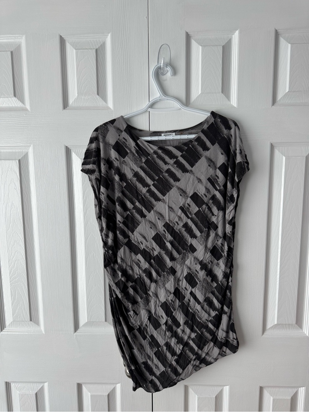 DKNY Sleeveless Blouse Black Charcoal Grey Abstract Pattern Top XL NYC Luxury